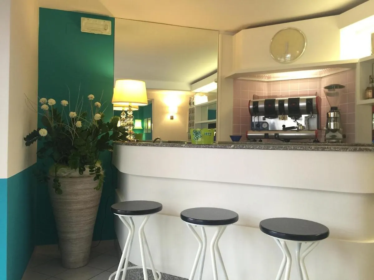 Hotel Gialpina Rimini 0*,